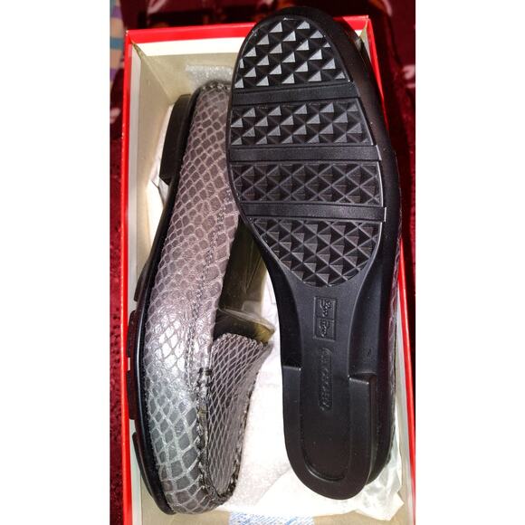 Aerosoles Nu Day Faux Croc Gray Loafers sz 8w - Picture 2 of 3